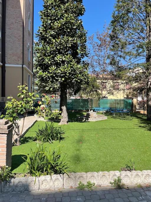 Cucchiari Suite 7B Modena Luaran gambar