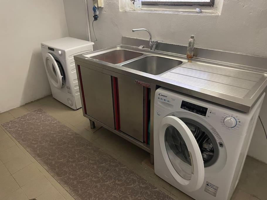 Cucchiari Suite 7B Modena Luaran gambar